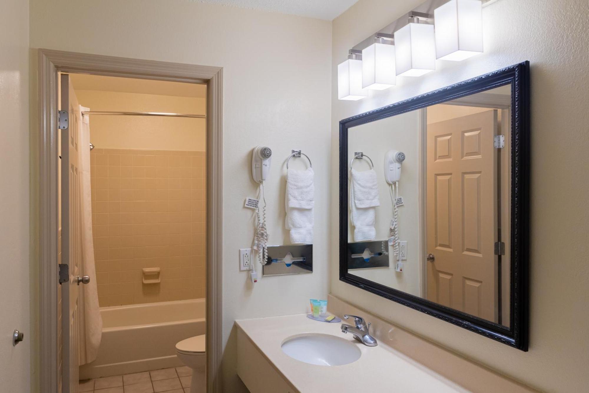 Cottonwood Suites Savannah Hotel & Conference Center Pooler Zewnętrze zdjęcie